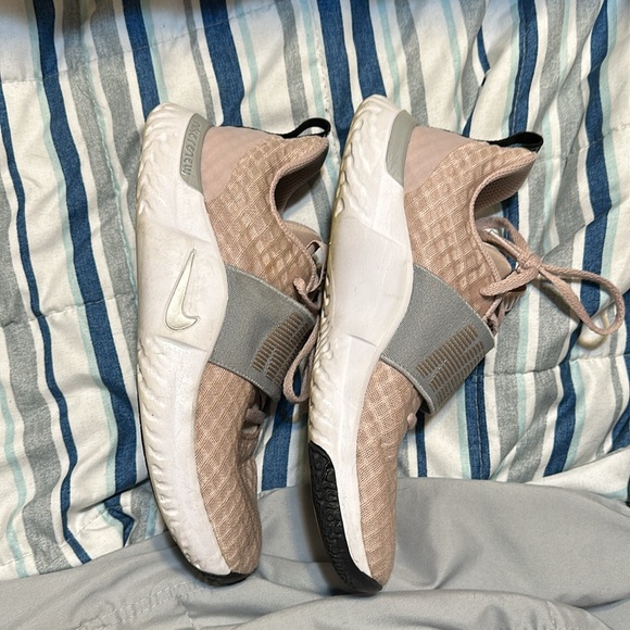 Nike - Picture 5 of 5